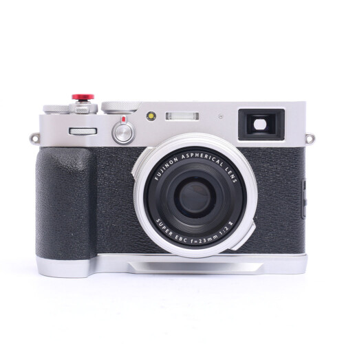 Tweedehands Fujifilm X100V Zilver + Smallrig 4555 grip Occasion M4319