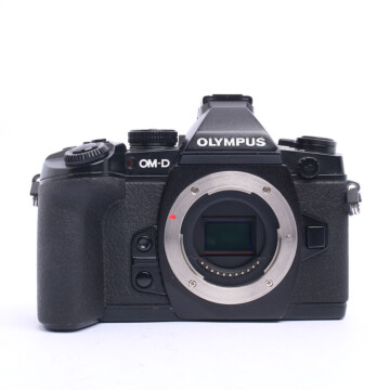 Tweedehands Olympus E-M1 Mark I + Grip Occasion M3681